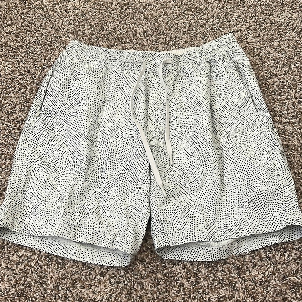 Lululemon Bowline Short *8" Spirited Silverstone White Black Size L Large